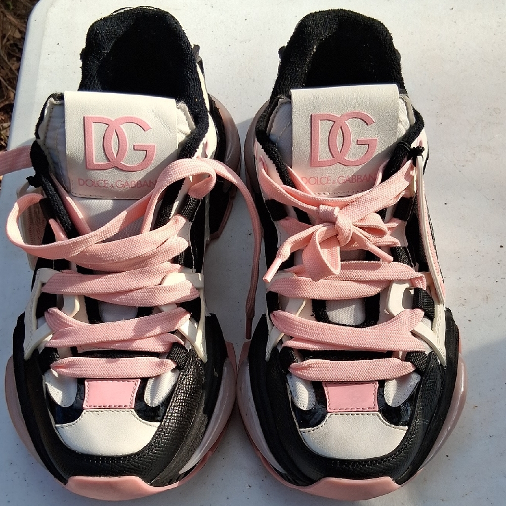 Dolce & Gabbana Sneakers in Black and Pink